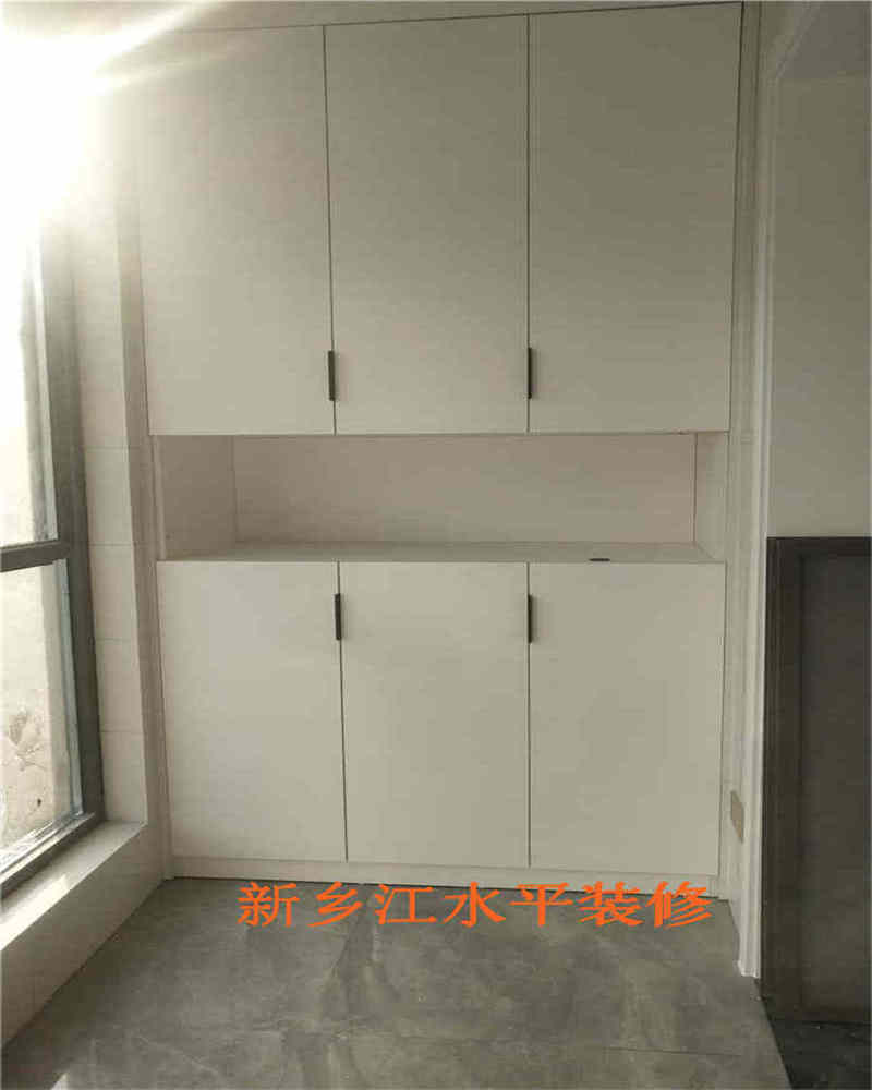 新鄉裝修藍堡灣工地衣柜安裝完工，簡單大方更好看